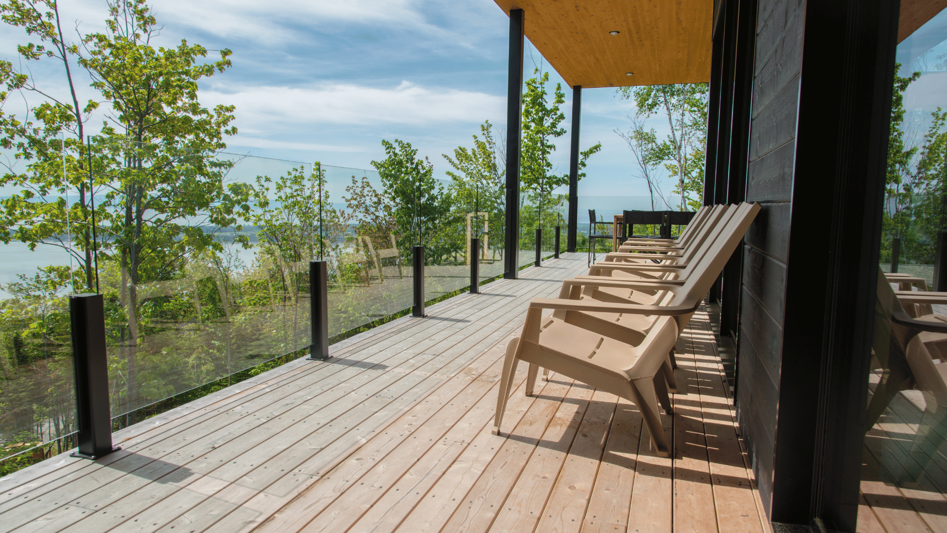 Outdoor deck and entertaining area